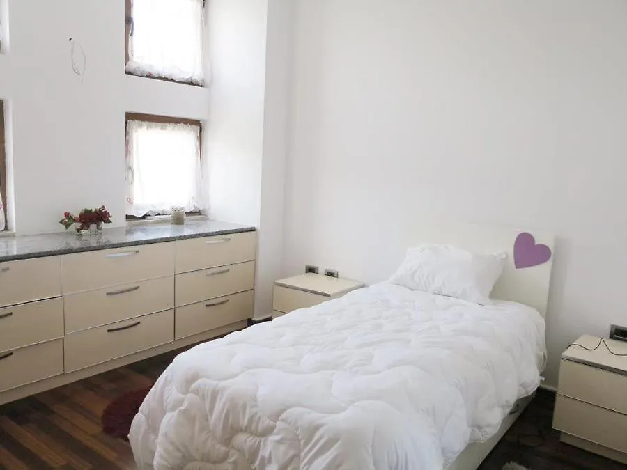 Nys Spacious Apartment Tirana Albania